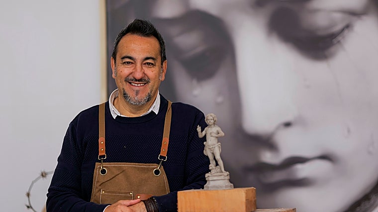 Navarro Arteaga, en su taller de Sevilla