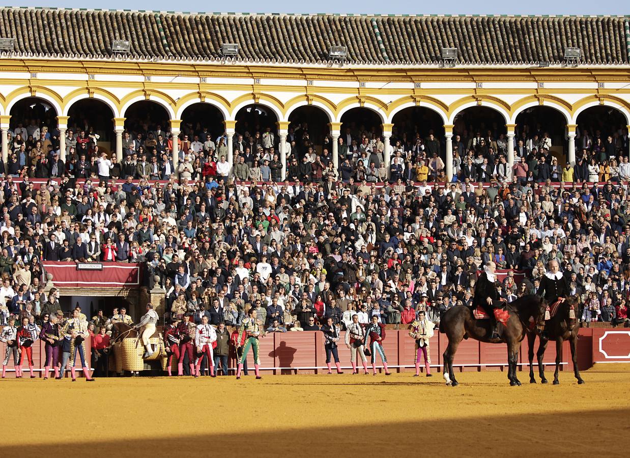 Inicio del paseíllo con los tres diestros