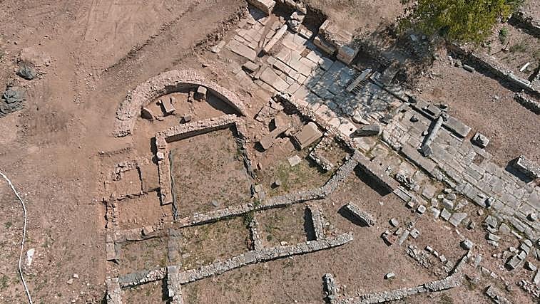 Hallan una cabeza de una escultura del dios Apolo en la antigua ciudad griega de Filipos