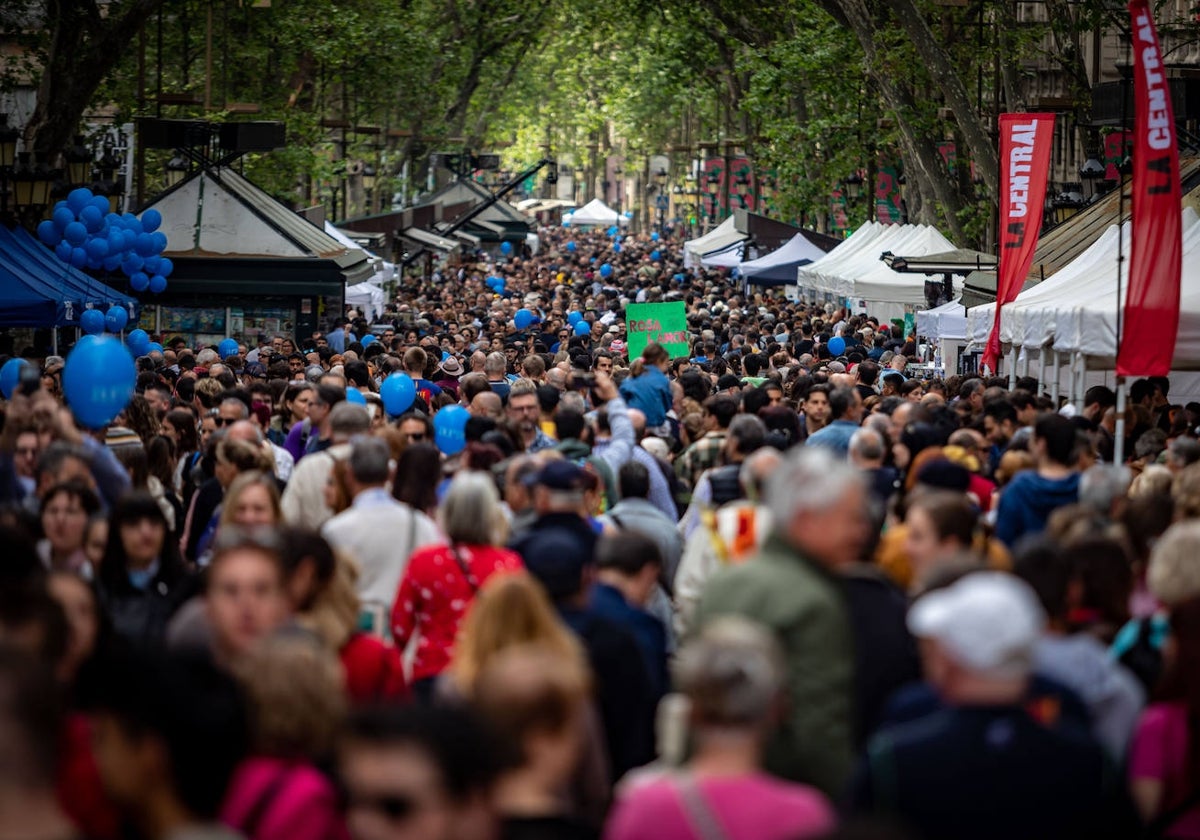 La Rambla durante el Sant Jordi del año pasado