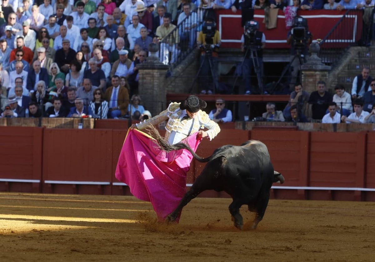 Un lance hermoso con el capote de Leo Valadez