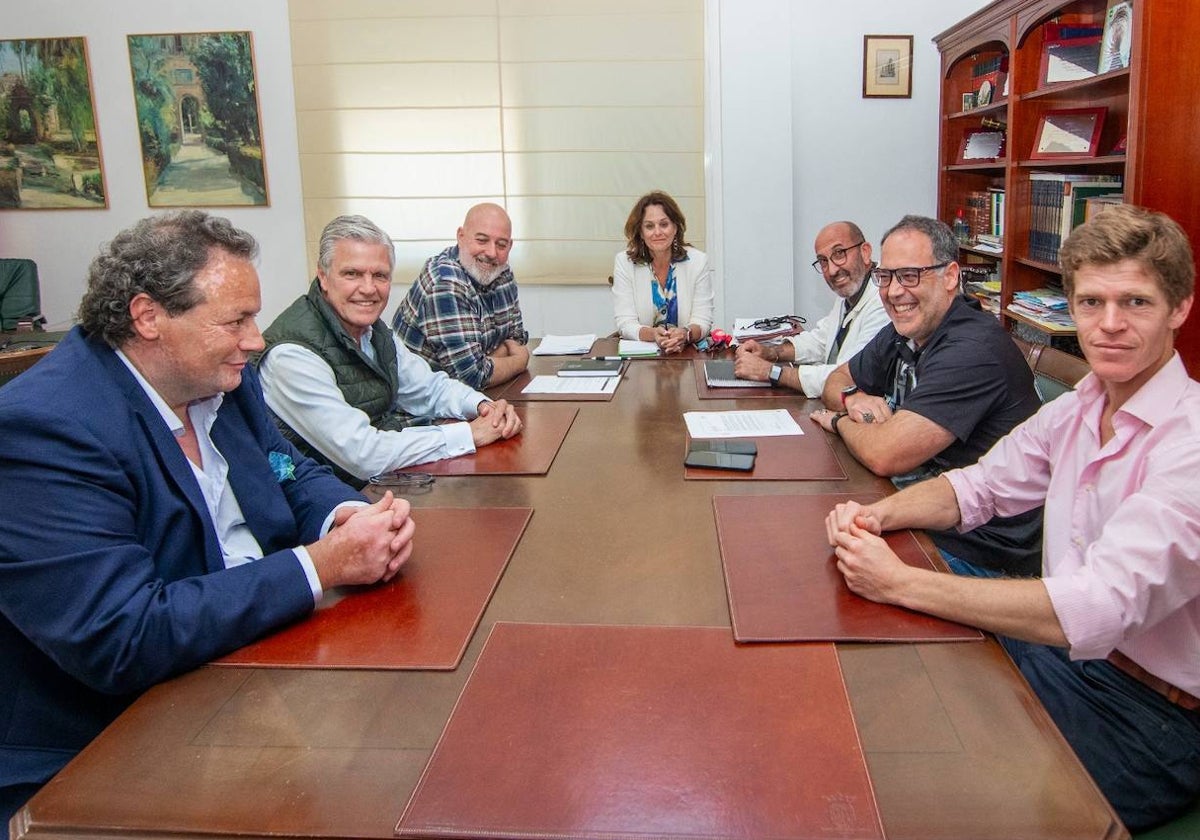 Julián Guerra, Espartaco y Borja Jiménez, minutos antes de la llegada de Victorino Martín