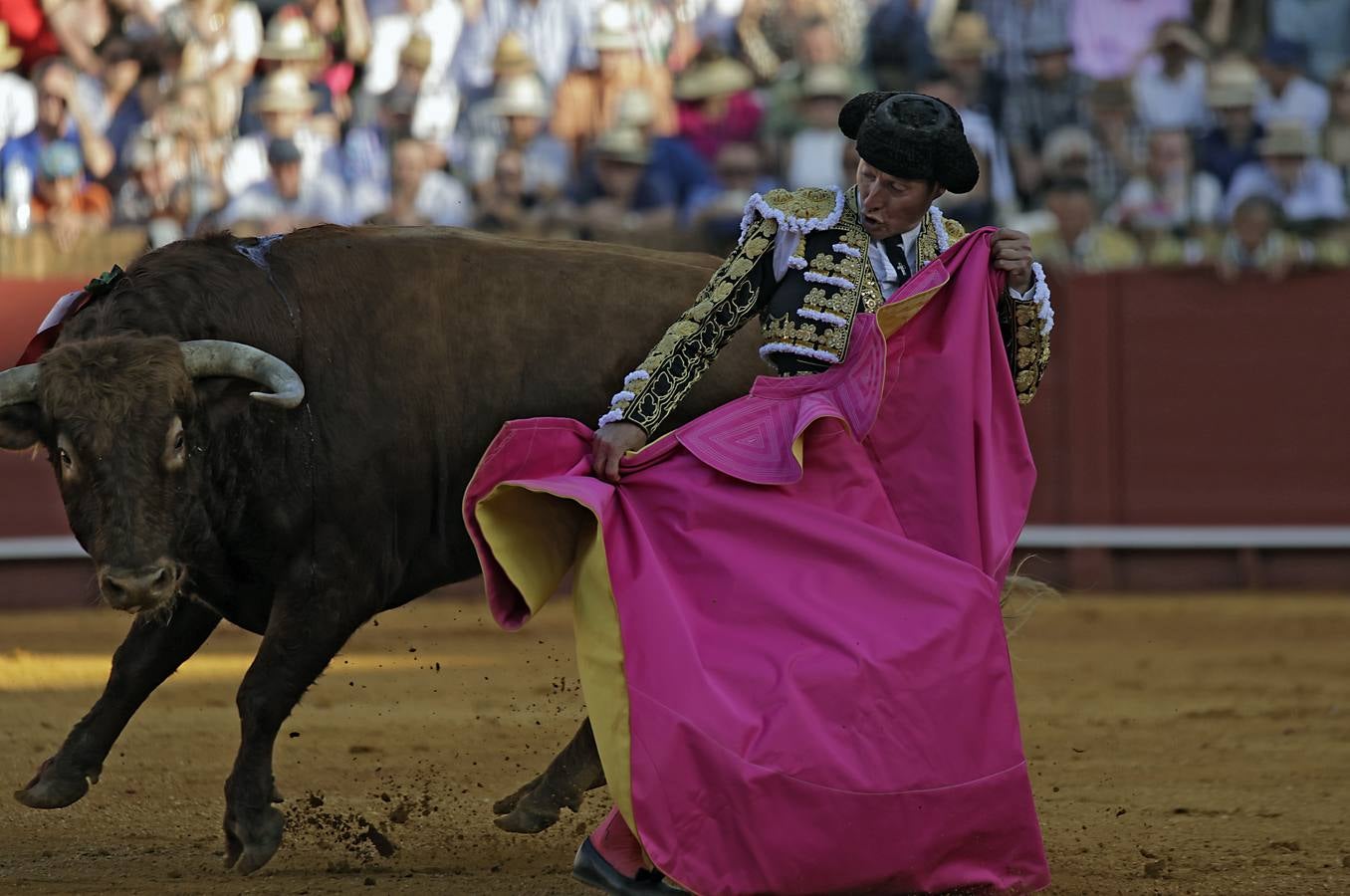 Un momento de la faena este viernes de Diego Urdiales en la Maestranza