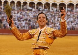 Juan Ortega, exultante tras cortar las dos orejas en su segundo toro: «Es muy bonito ver a tanta gente emocionada»