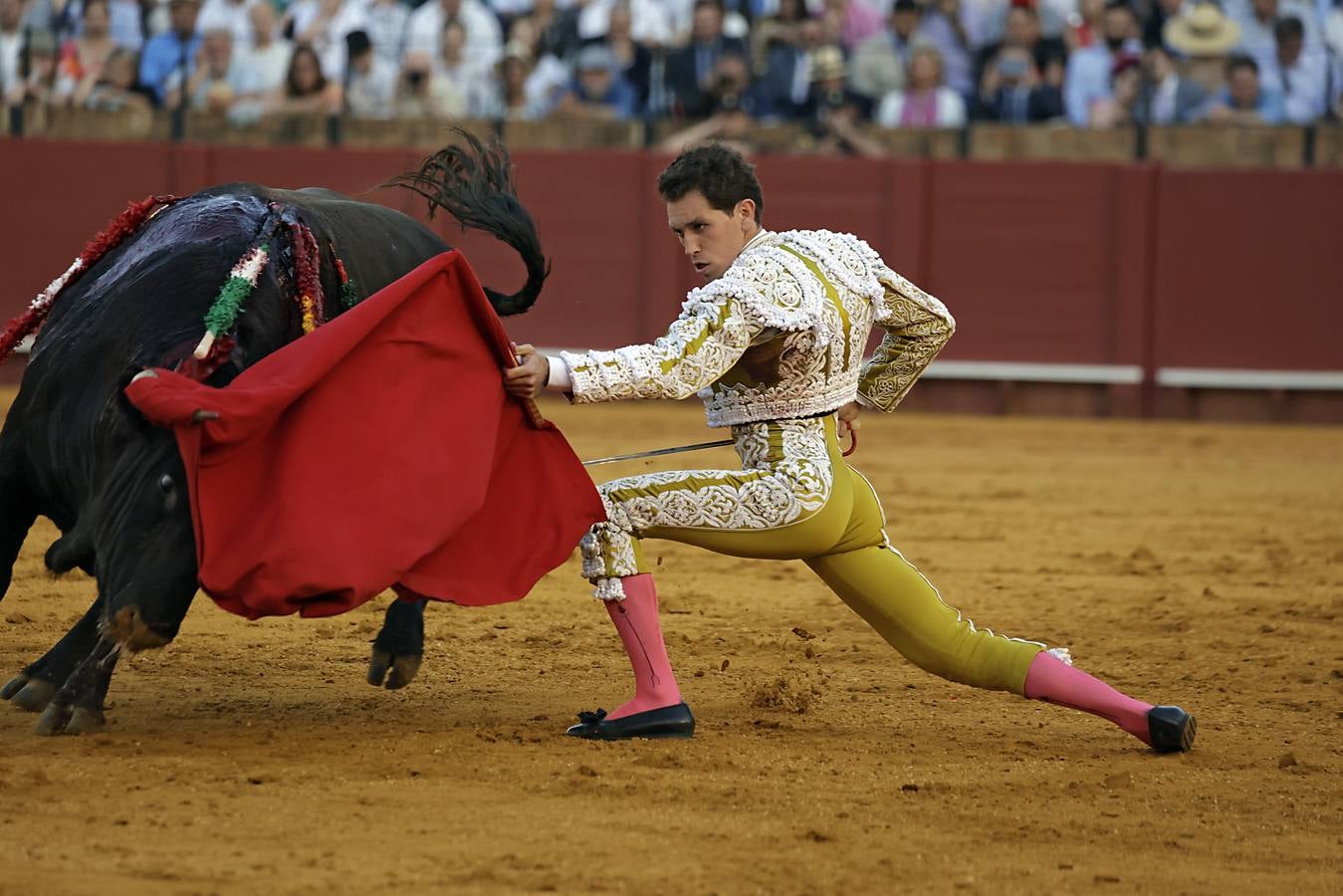 Ginés Marín no tuvo suerte y se fue de vacío en la corrida del martes de farolillos