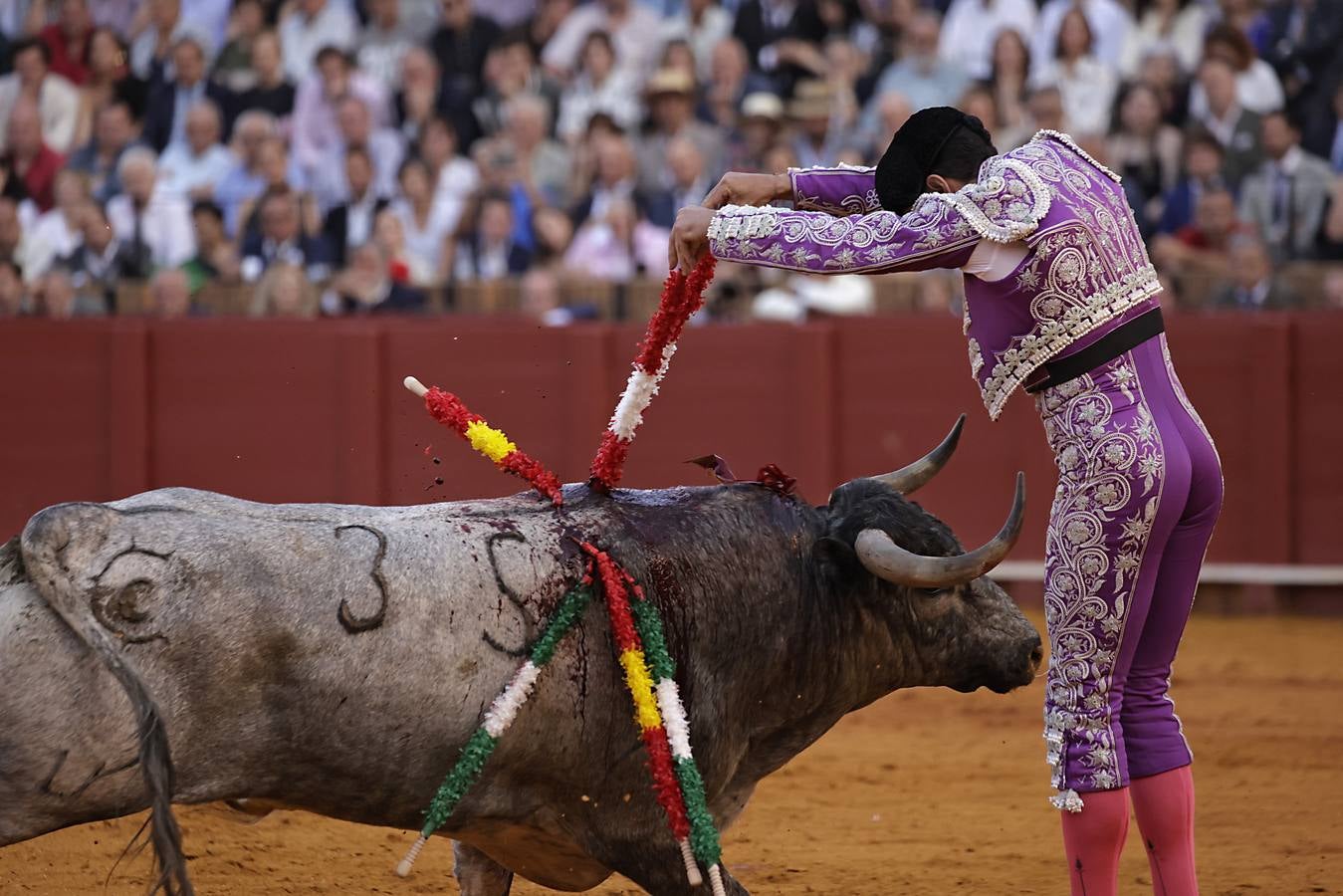 Un momento de la corrida de El Cid, Daniel Luque y Emilio de Justo