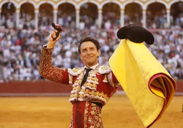 Toros en Sevilla, en directo: Roca Rey, a hombros por la Puerta del Príncipe, tras demostrar su dinastía