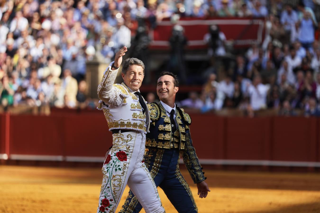 Manuel Escribano estuvo valiente y recibió el aplauso de la Maestranza