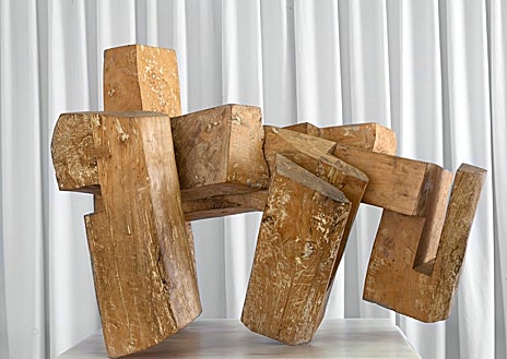 Imagen secundaria 1 - De arriba abajo, 'número 460-A', de Luis Feito; 'Canto rudo IV', de Tàpies; y 'Marrón ocre' de Tàpies