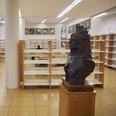 La Aecid desguaza su valiosa biblioteca para albergar oficinas