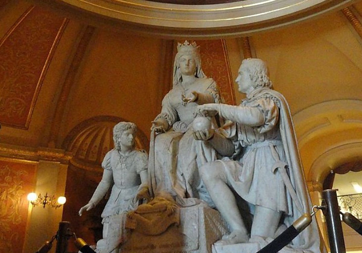 Estatua de Colón e Isabel la Católica en el Capitolio de California