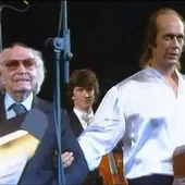 Paco de Lucía (derecha) y el maestro Rodrigo, en el concierto de Torrelodones