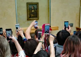 El Louvre estudia trasladar a la Mona Lisa a una sala especial por 500 millones de euros