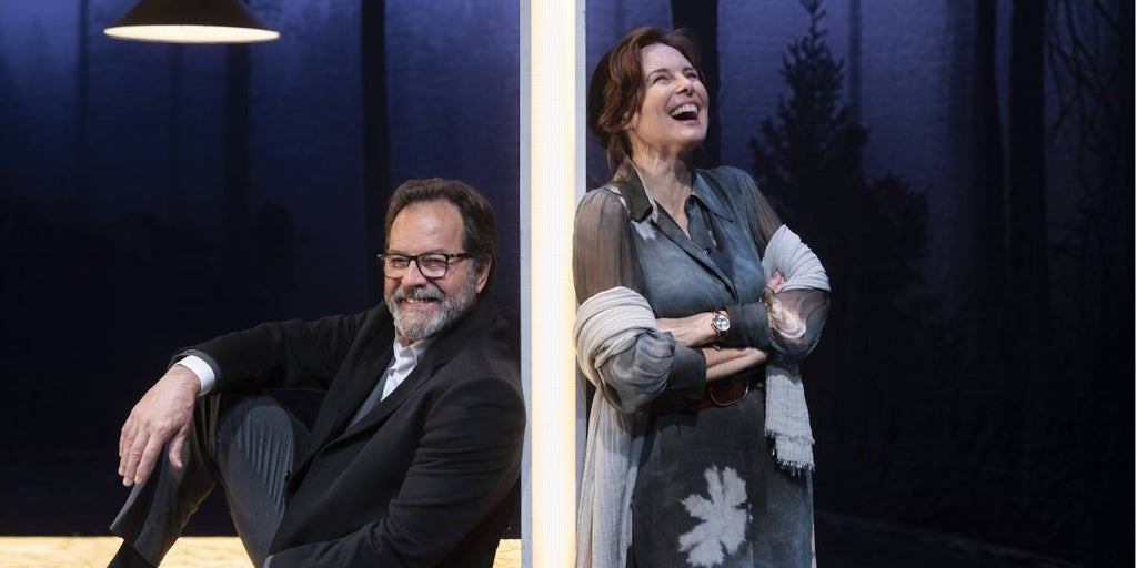 'Karanfil Devrimi' elli yıl sonra Toledo'da yeniden canlanıyor