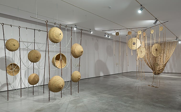 Imagen principal - En las imágenes, distintas obras de la muestra con su autora