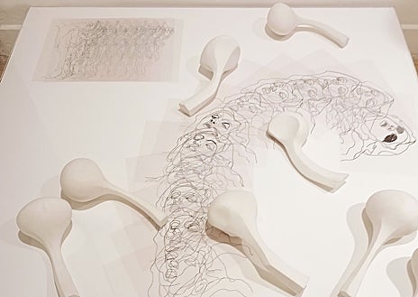 Imagen secundaria 1 - De arriba abajo, 'Interregno' (2019), de Paco Chanivet; propuesta de Ana Laura Aláez; y 'The Kindness of the Clowns' (2024), de Pere Llobera