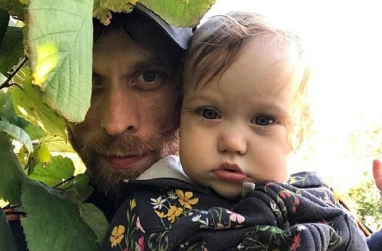 Daniel Auster, el hijo que el escritor Paul Auster tuvo con su primera mujer, Lydia Davis, murió en 2022 por sobredosis dos semanas después de ser arrestado por su implicación en la muerte de Ruby, su hija de diez meses