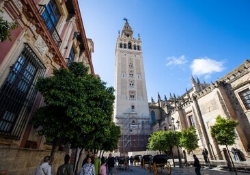 La Giralda de Sevilla, durante el desmontaje de los andamios