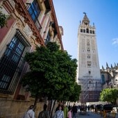 La Giralda de Sevilla, durante el desmontaje de los andamios