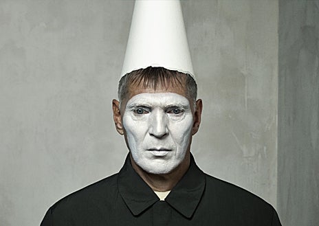 Imagen secundaria 1 - De arriba abajo, 'Auf dem See' (2020), de la serie 'Im Wald' y dos obras del conjunto 'April Fool'