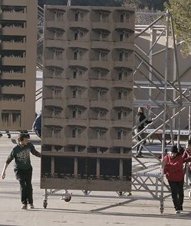 Imagen secundaria 2 - De arriba abajo, 'L'Avenir' (2011); 'N0?, Future!' (2006); y participación española en Venecia en 2017: 'Join us!'