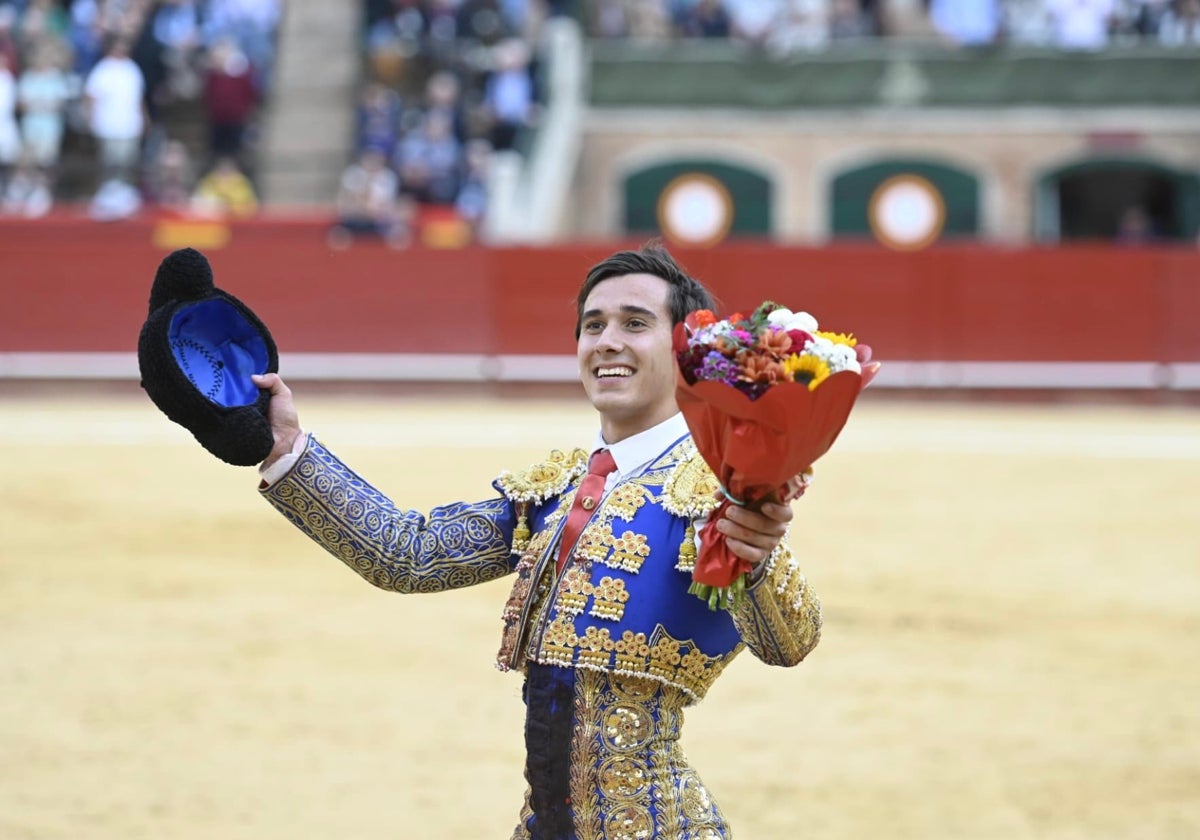 Ismael Martín con la oreja del quinto