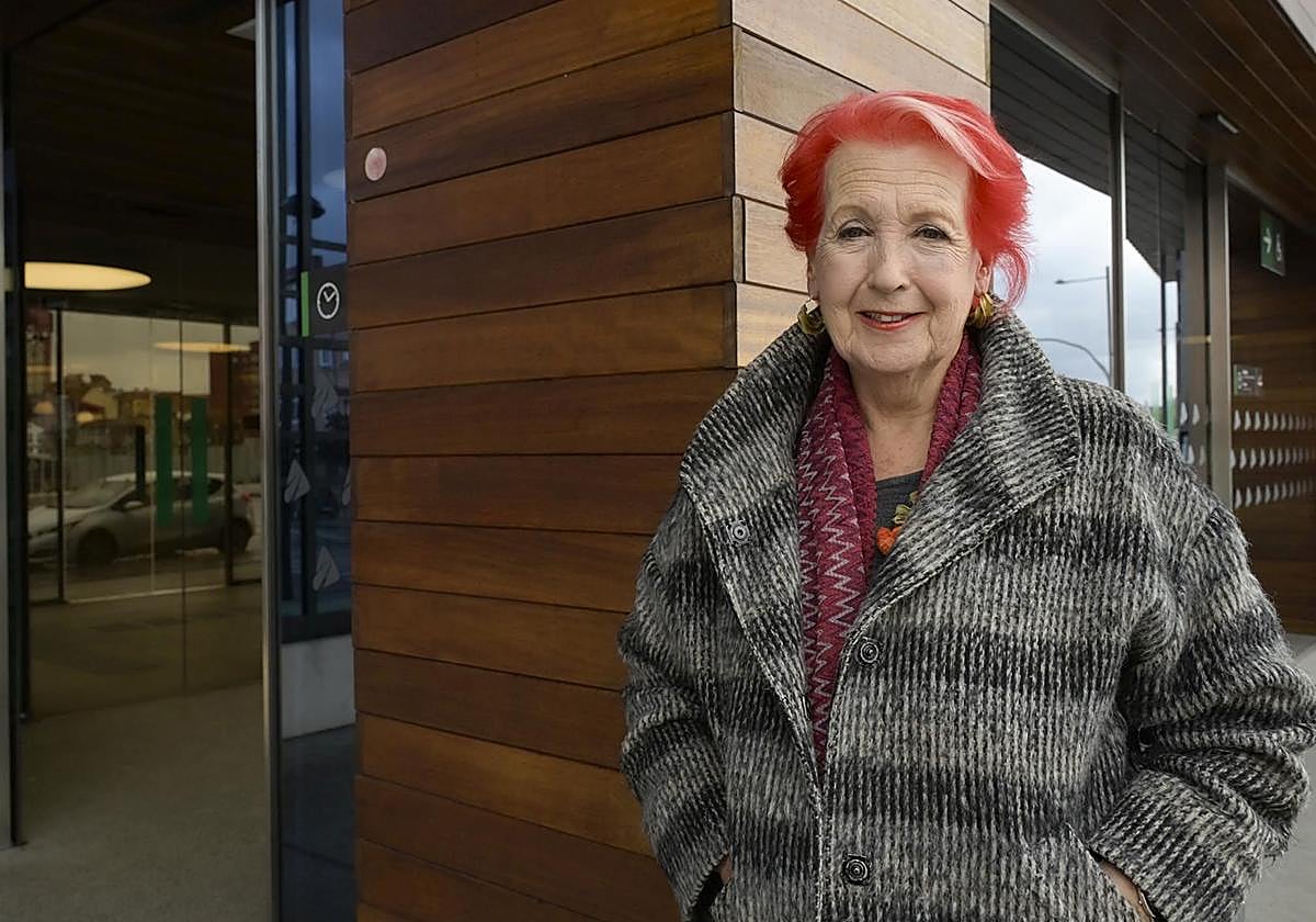 Rosa María Calaf, fotografiada en la estación de tren de León