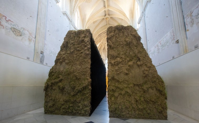 Imagen principal - En las imágenes, distintas propuestas de 'Profundis', en el Monasterio de la Cartuja, actual CAAC