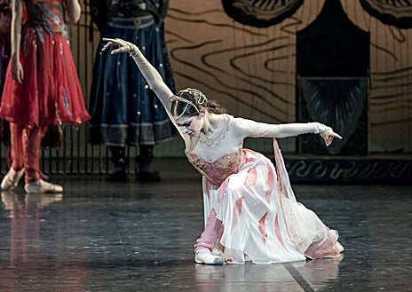 Imagen secundaria 1 - Tres escenas de 'La bayadera'