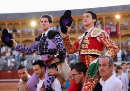 Ginés se reencuentra en el triunfal debut como ganadero de El Juli en Aranjuez y sale a hombros con Roca Rey