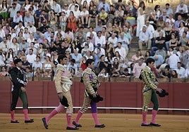 Imágenes de la novillada en la Maestranza de Sevilla de Nek Romero, Tomás Bastos y Martín Morilla
