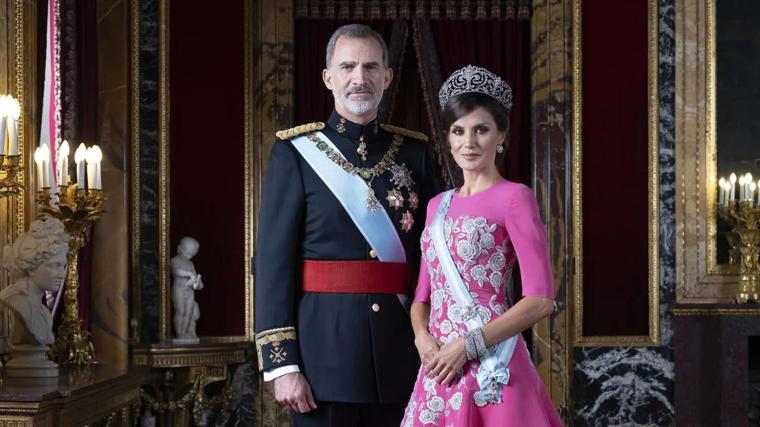 'Felipe VI 2014-2024. Una década de la historia de la Corona de España' reúne 23 instantáneas los primeros diez años de reinado de Don Felipe