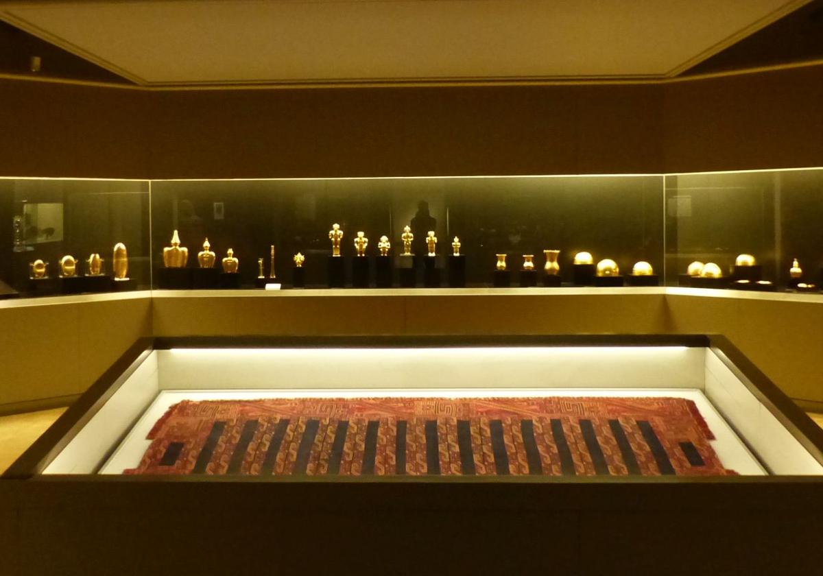 Sala del tesoro Quimbaya en el Museo de América