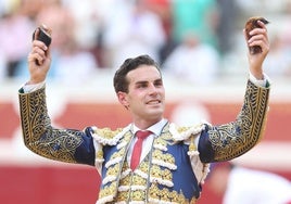 Un toro de vuelta al ruedo permite a Fernando Adrián continuar su racha de puertas grandes