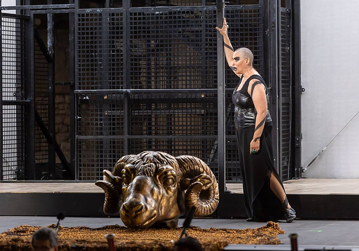 Ángeles Blancas (Medea) durante el ensayo general de la ópera