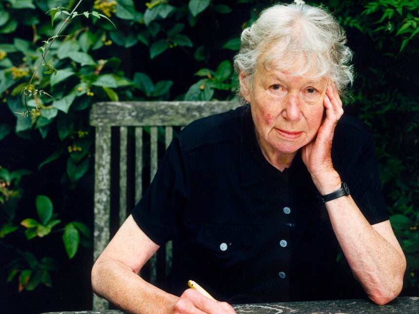 La escritora británica Penelope Fitzgerald (1916-2000)