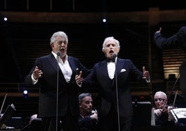 Plácido Domingo y José Carreras deslumbran a Atenas en un «histórico» concierto en el 'Kalimármaro'