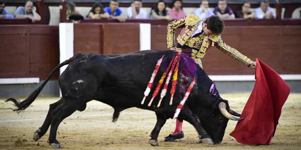 Fabio Jiménez ve Mario Navas çok ciddi bir boğa güreşi ile finalde yer aldılar