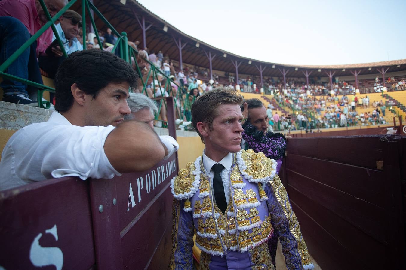 Un momento de la tarde de toros que brindó este viernes en La Línea el torero Borja Jiménez