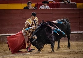 Manzanares corta una solitaria oreja en otra tarde pesada