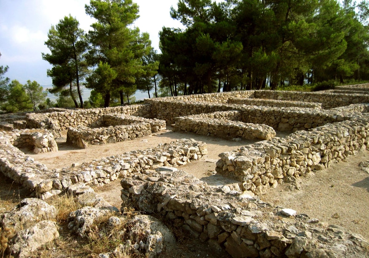 Casas del sector central del yacimiento de la Bastida de les Alcusses, en Moixent