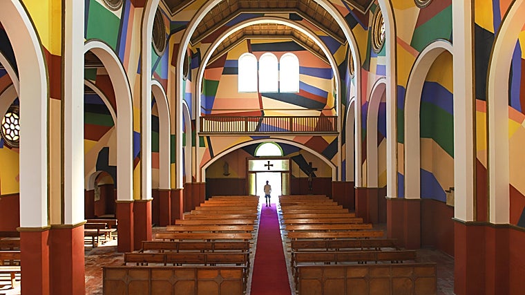 En 2020 el artista Berni Puig impregnó la iglesia de formas geométricas, en una reinterpretación del mapa de Penelles