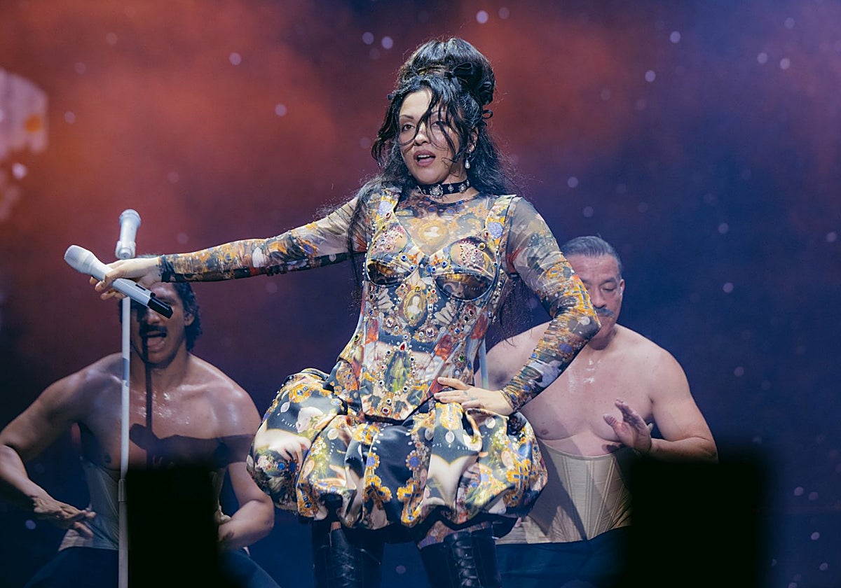 Mon Laferte durante un concierto de 'Autopoiética Tour'