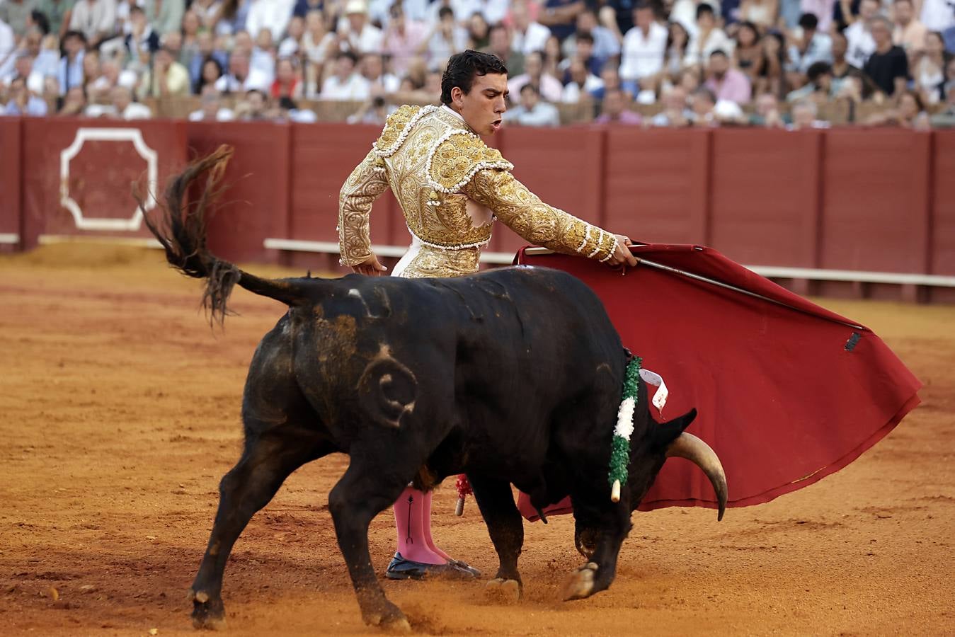 Pepe Martínez, de Valencina de la Concepción, fue el triunfador de la final tras cortar dos orejas