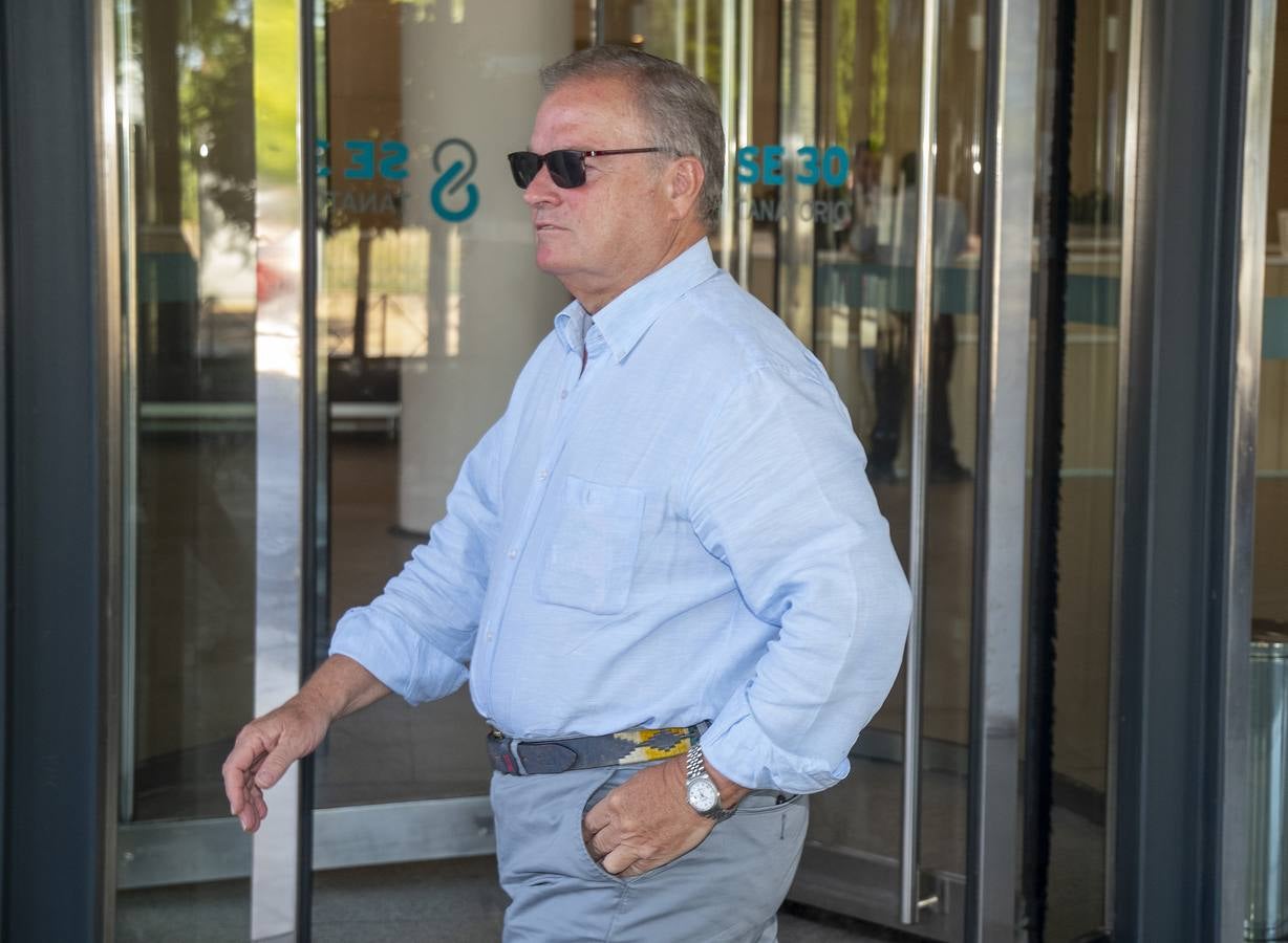 El mundo del toro despide a Pepe Luis Vázquez en el tanatorio de la SE-30