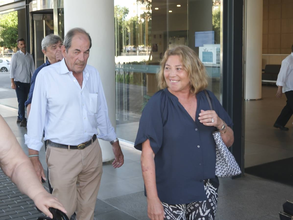 El mundo del toro despide a Pepe Luis Vázquez en el tanatorio de la SE-30