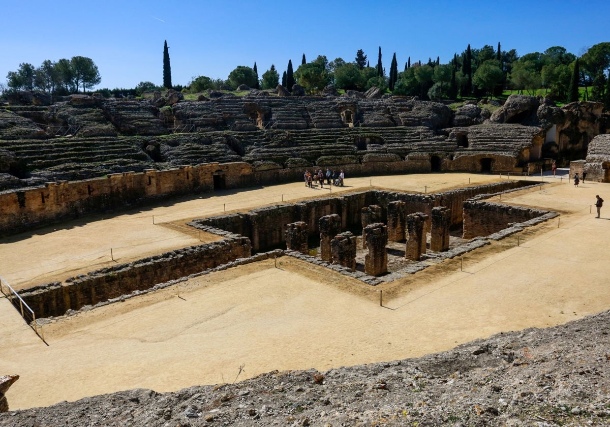 Vista del anfiteatro romano de Itálica