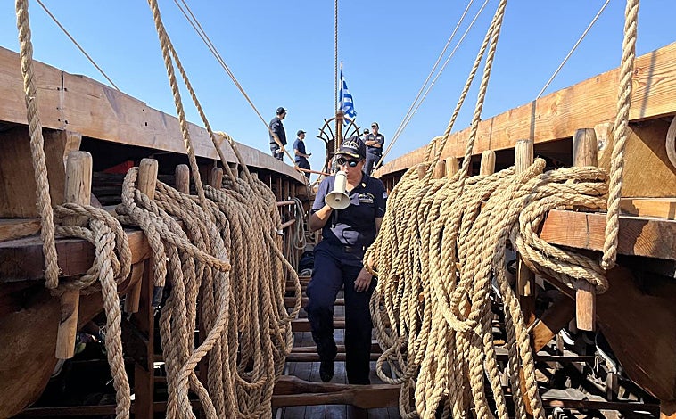Imagen principal - Preparación de la galera antes de zarpar/ Disposición de las velas/ Detalle de la embarcación