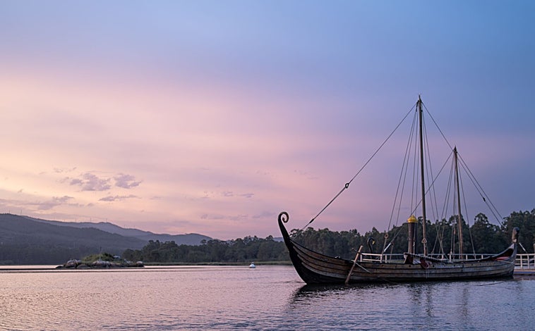 Imagen principal - Embarcaciones preparadas para el desembarco del domingo