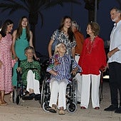 Los Reyes salen a cenar con sus hijas y Doña Sofía en Mallorca